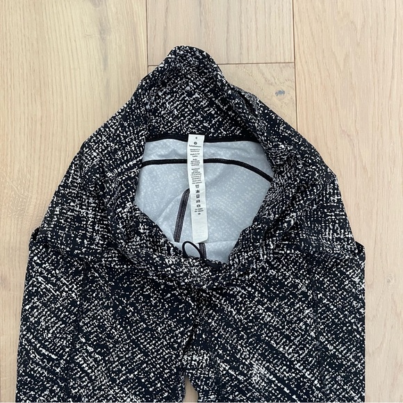 Lululemon - Picture 3 of 3